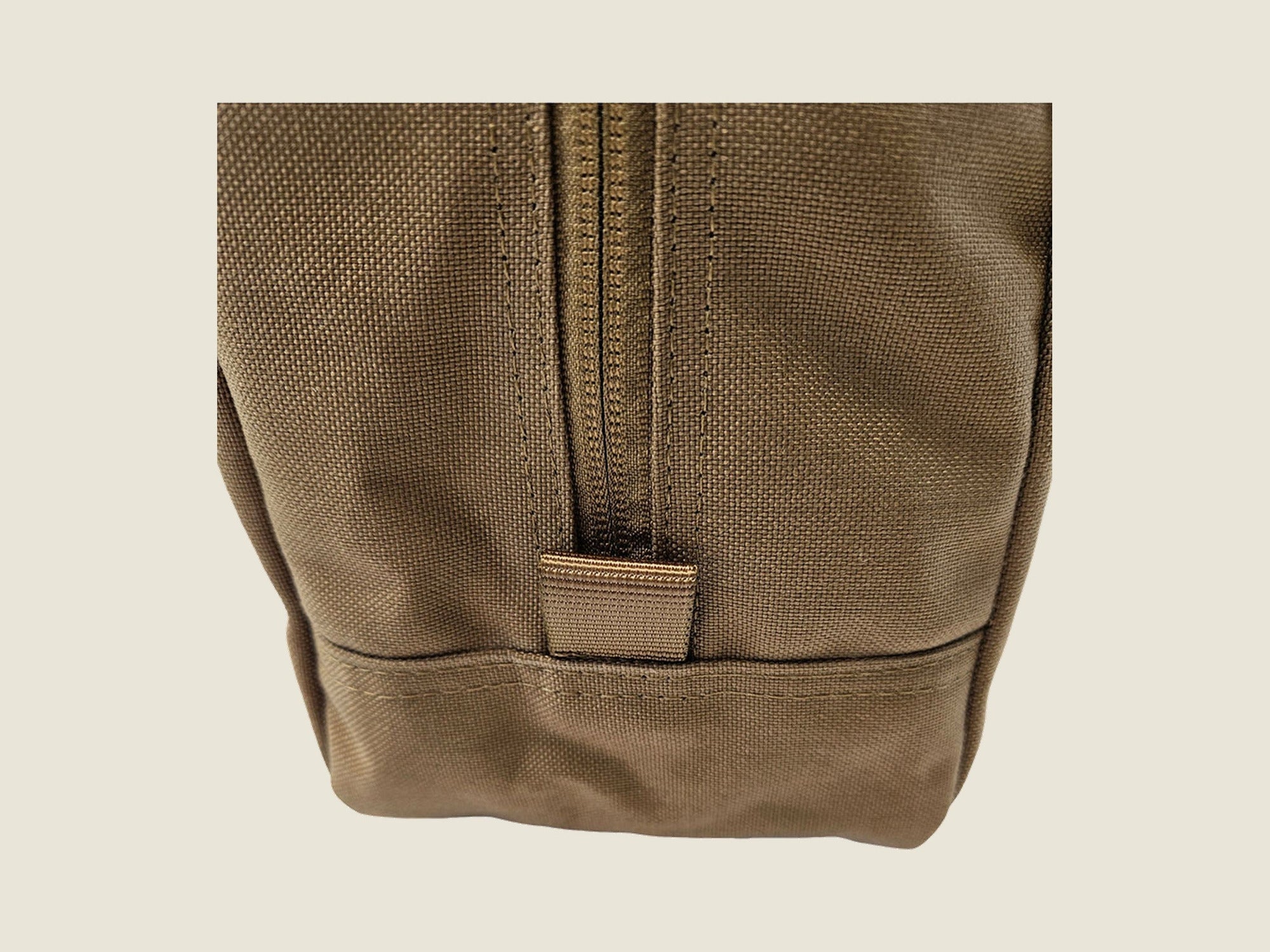 A2 Arrow Box Bag, corner and zip detail