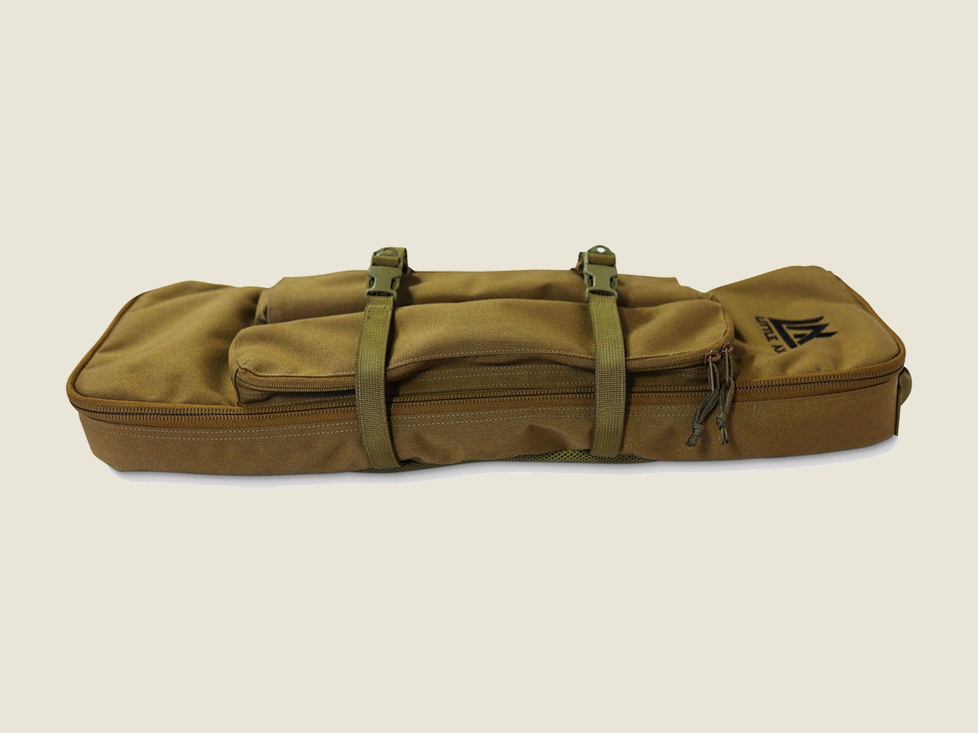 R2C compact bow case, external front pockets